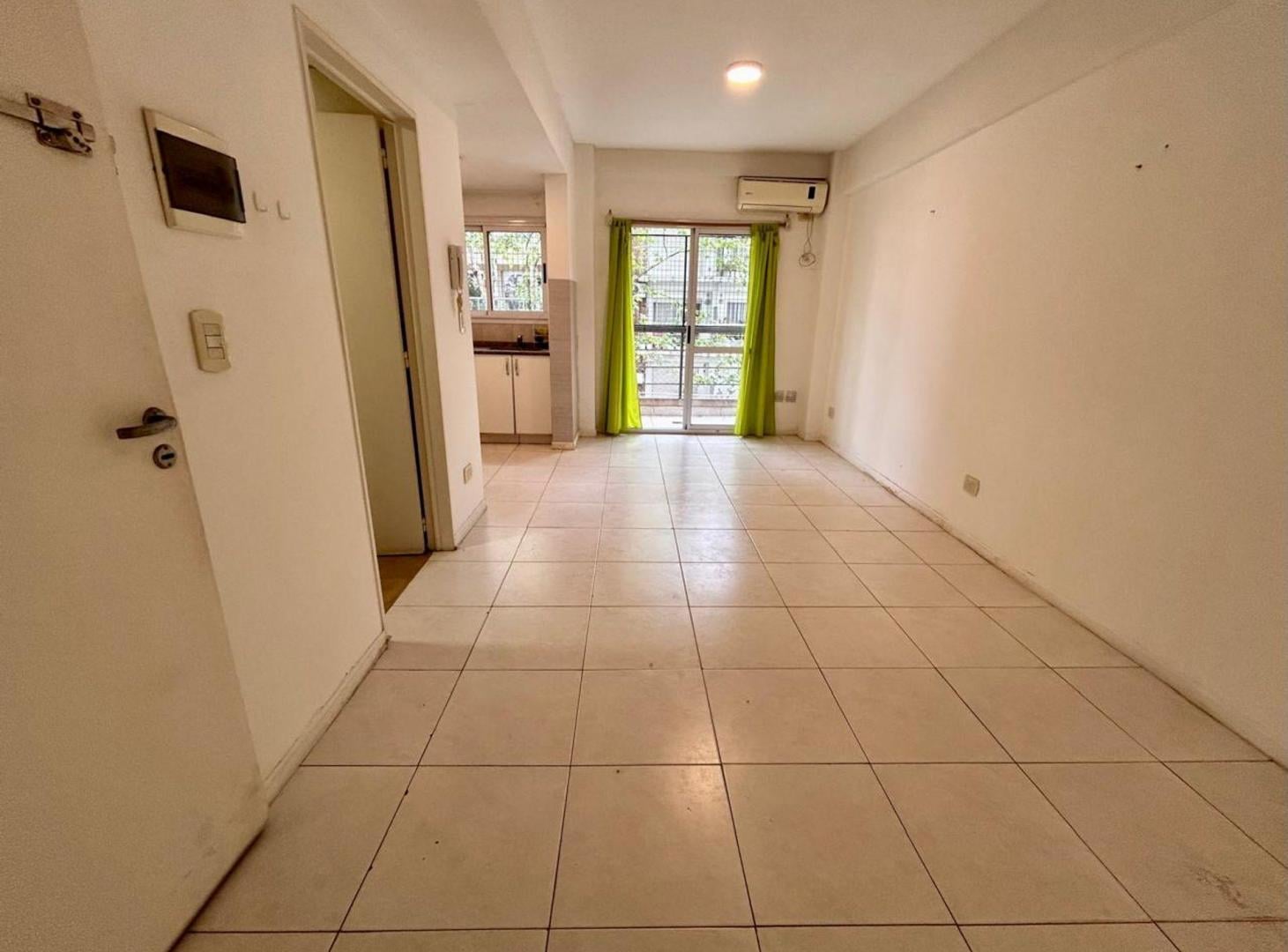 Foto de VENTA DEPTO 2 AMB BALCON COCHERA VILLA SANTA RITA, imagen 1