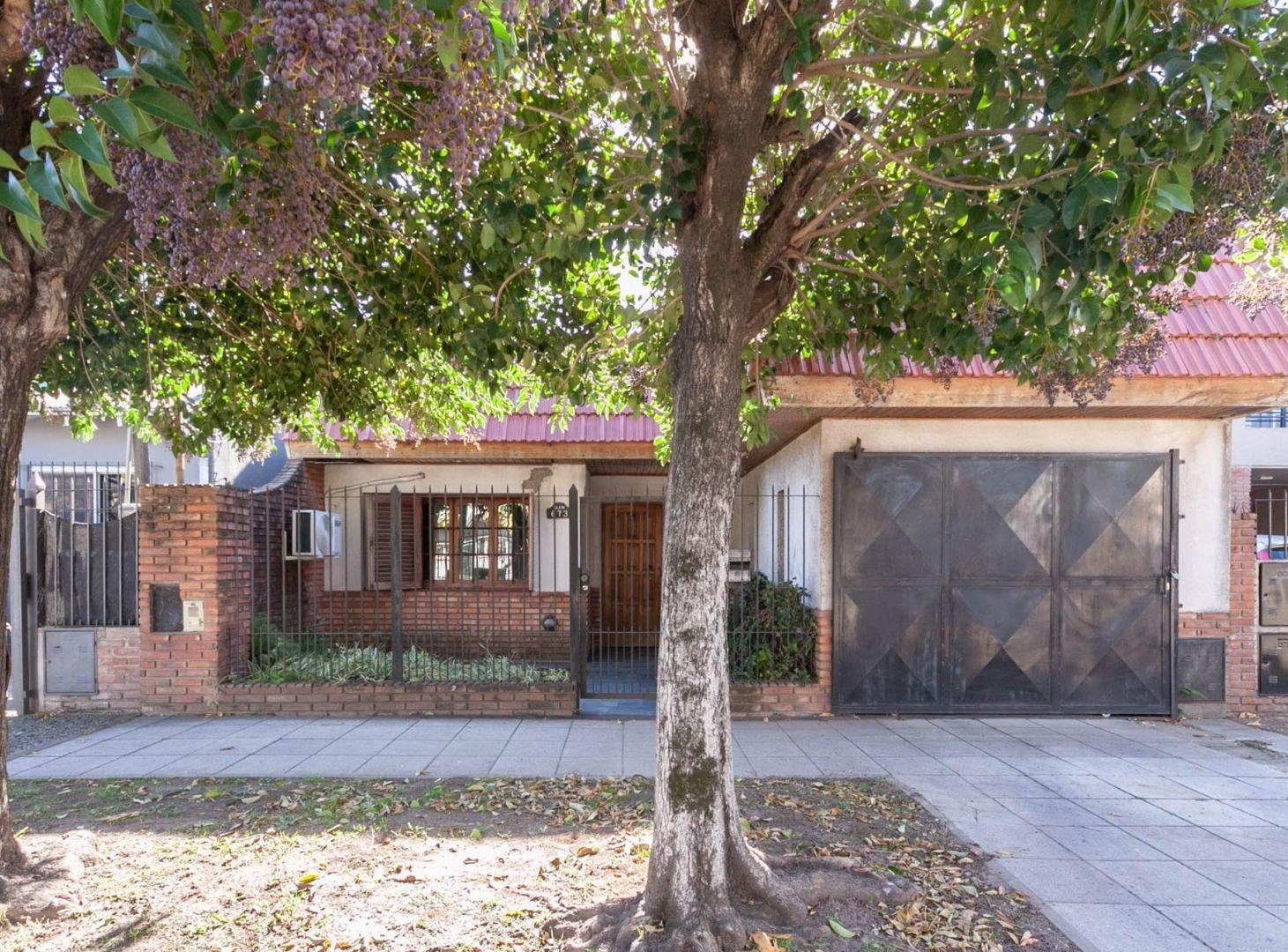 Foto de CASA EN VENTA 4/5 AMBIENTES CON COCHERA BURZACO, imagen 4