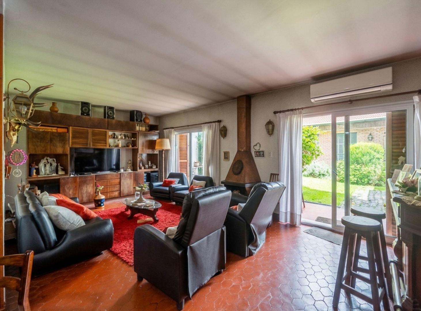 Foto de Venta casa 5amb jardín quincho garage x2 Agronomia, imagen 3