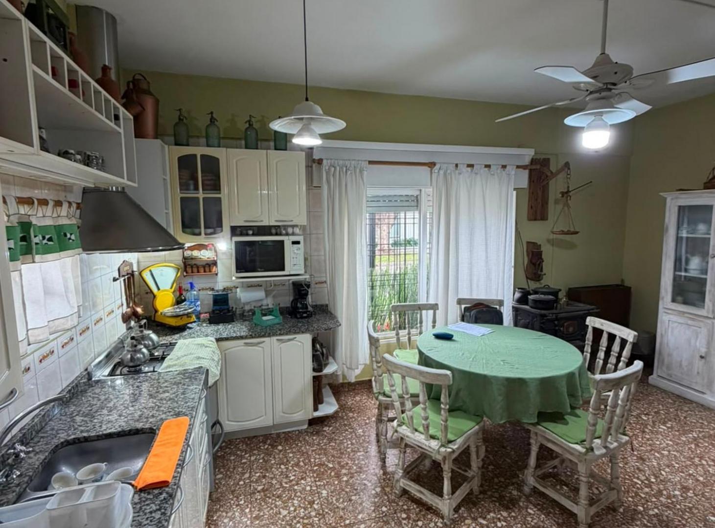 Foto de EN VENTA CASA 3 AMBIENTES CON COCHERA - HAEDO, imagen 5