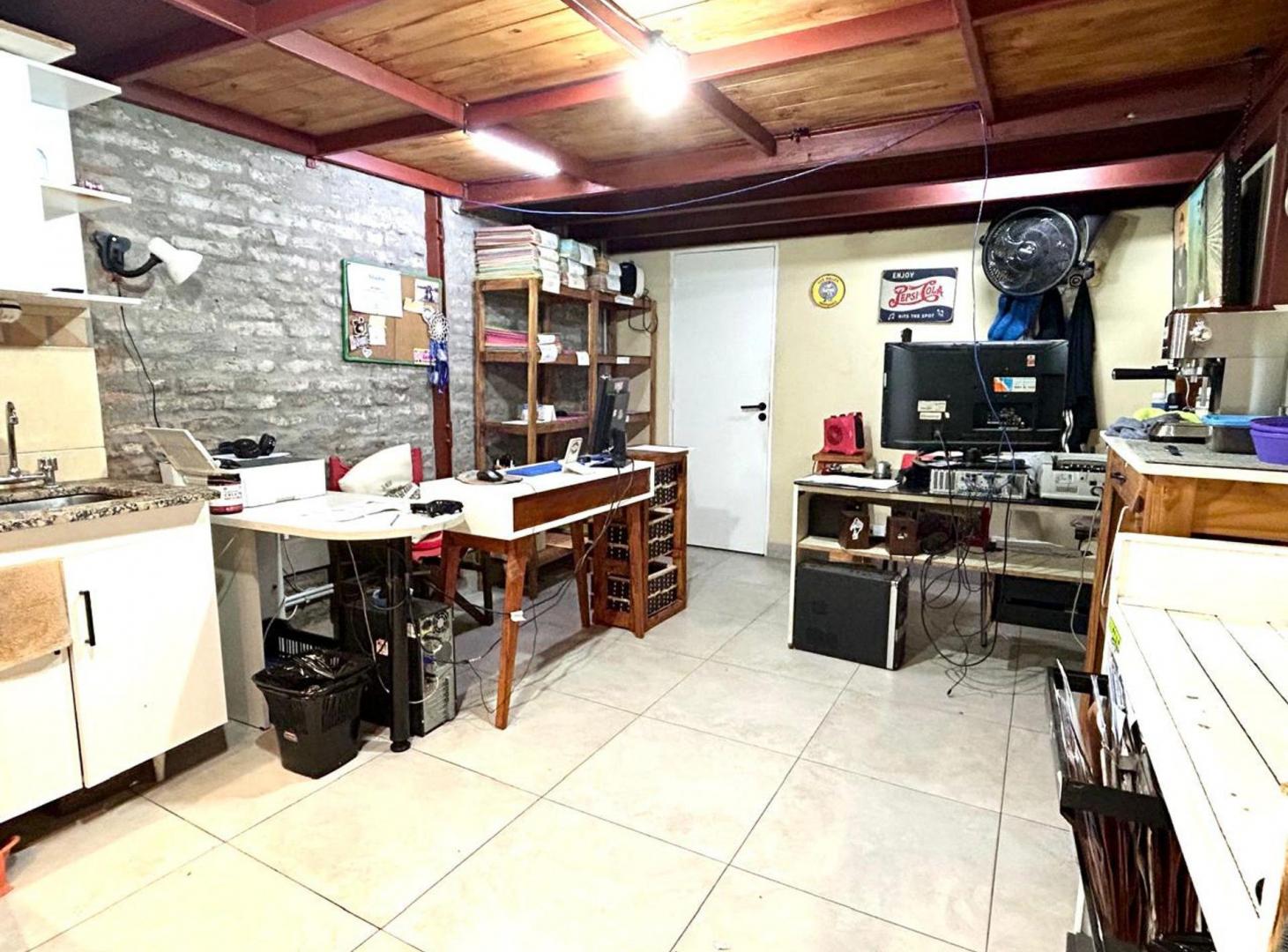Foto de VENTA LOCAL CON GRAN ENTREPISO CABALLITO NORTE, imagen 5