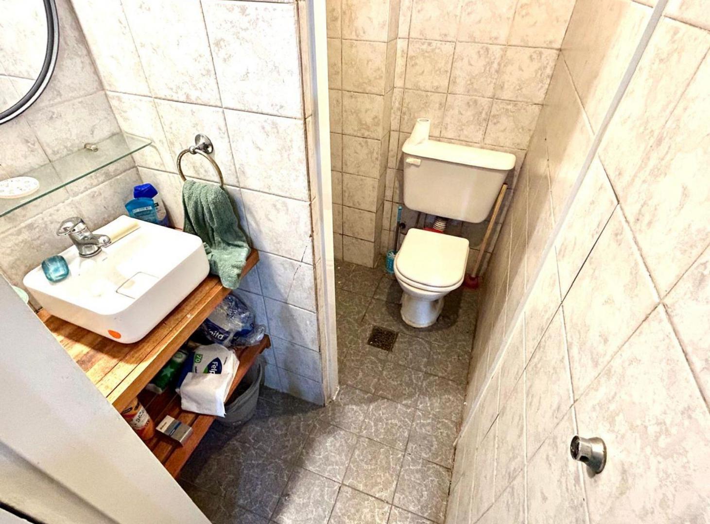 Foto de VENTA LOCAL CON GRAN ENTREPISO CABALLITO NORTE, imagen 3