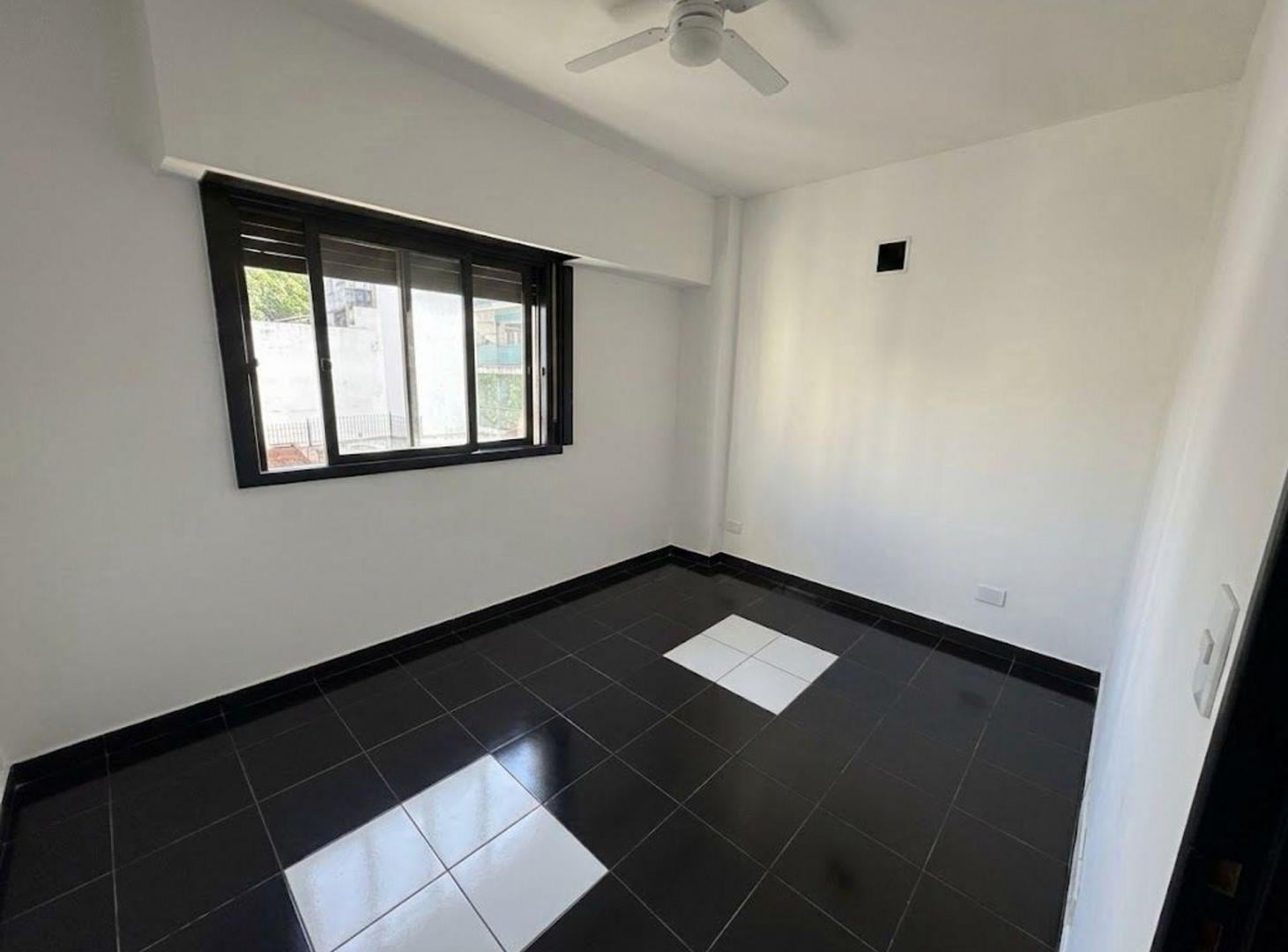 Foto de VENTA DEPARTAMENTO ALMAGRO 3 AMBIENTES CON BALCON, imagen 3