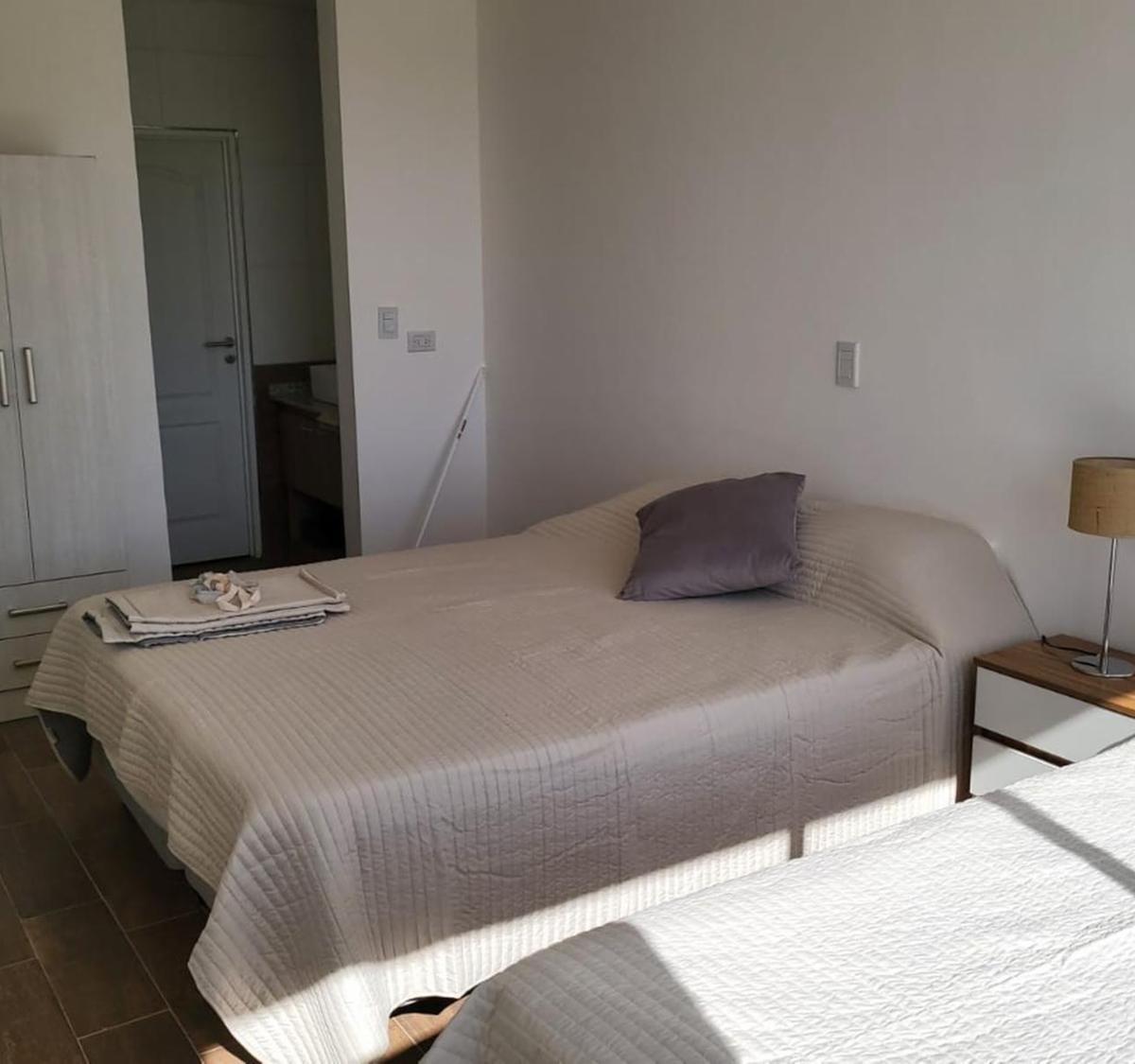 VENTA DE DUPLEX  3 AMB. CON  ENTREGA Y SALDO EN CUOTAS . PARQUE TERMAL DOLORES