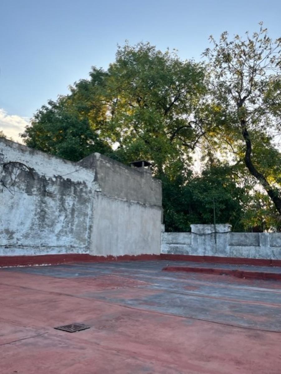CASA EN VENTA EN FLORES