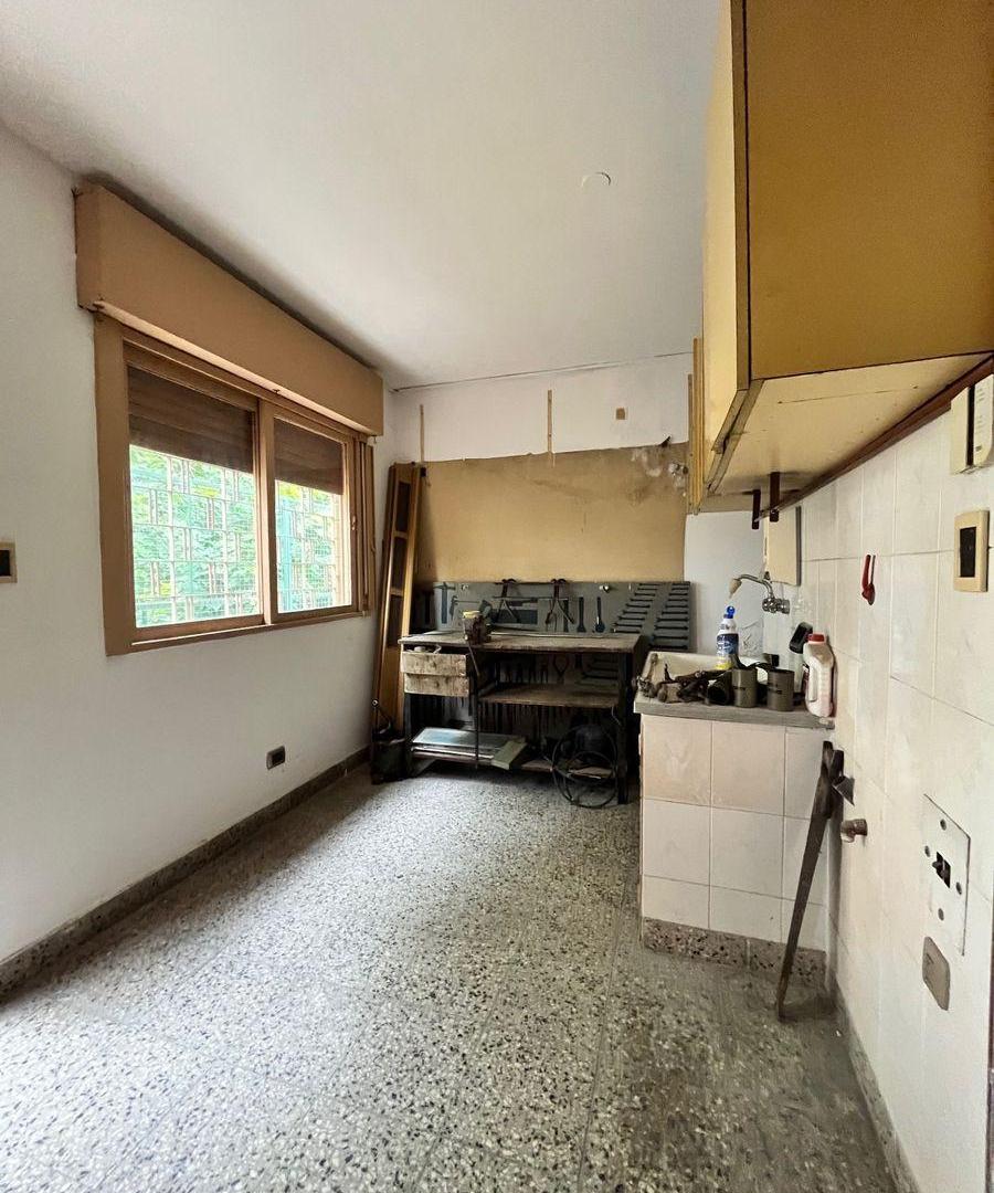 Foto de SE VENDE CASA CON PATIO Y TERRAZA EN FLORES, imagen 2
