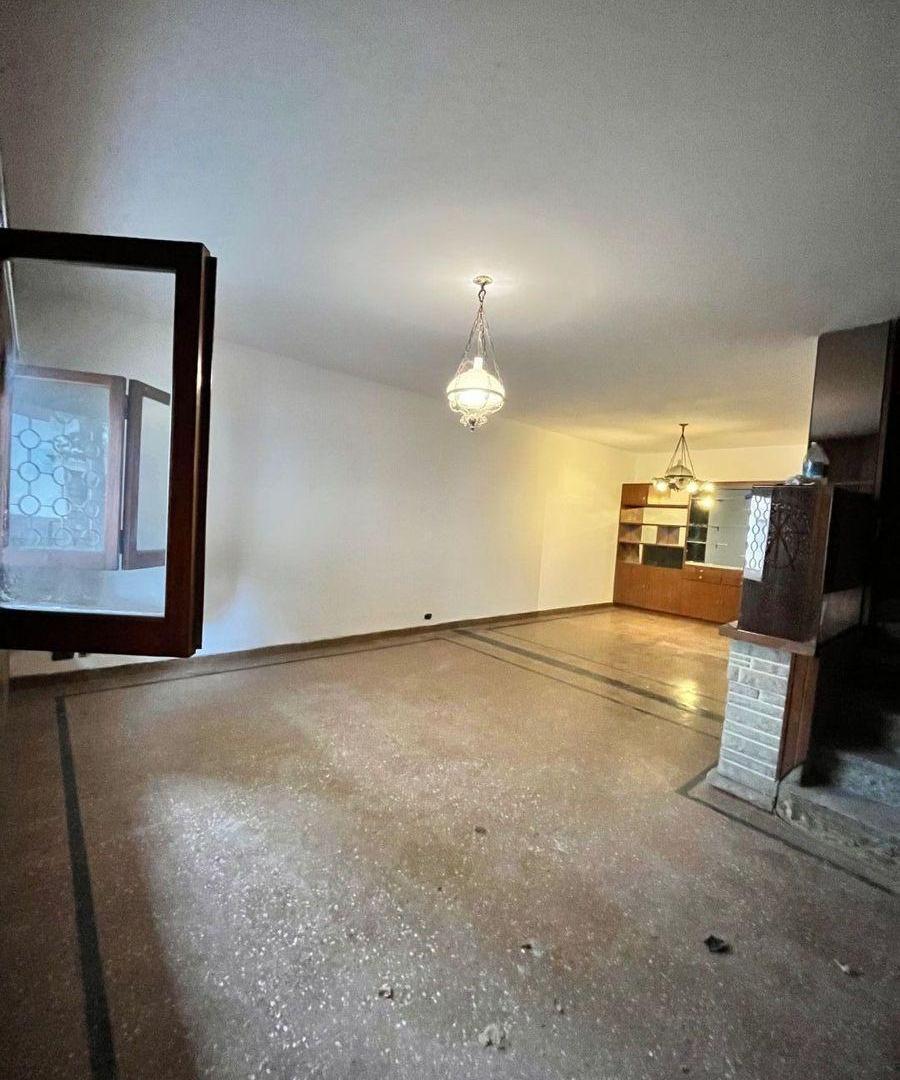 SE VENDE CASA CON PATIO Y TERRAZA EN FLORES