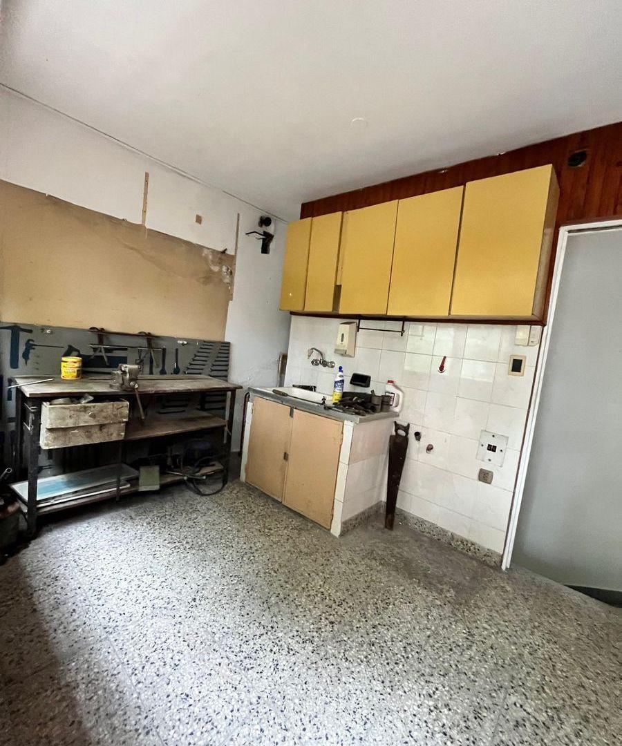 Foto de SE VENDE CASA CON PATIO Y TERRAZA EN FLORES, imagen 4