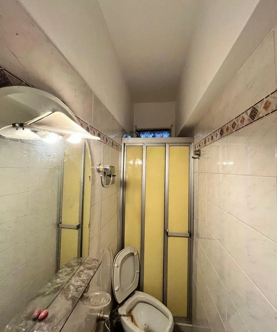 SE VENDE CASA CON PATIO Y TERRAZA EN FLORES 5