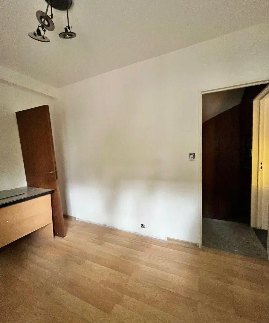 SE VENDE CASA CON PATIO Y TERRAZA EN FLORES 8