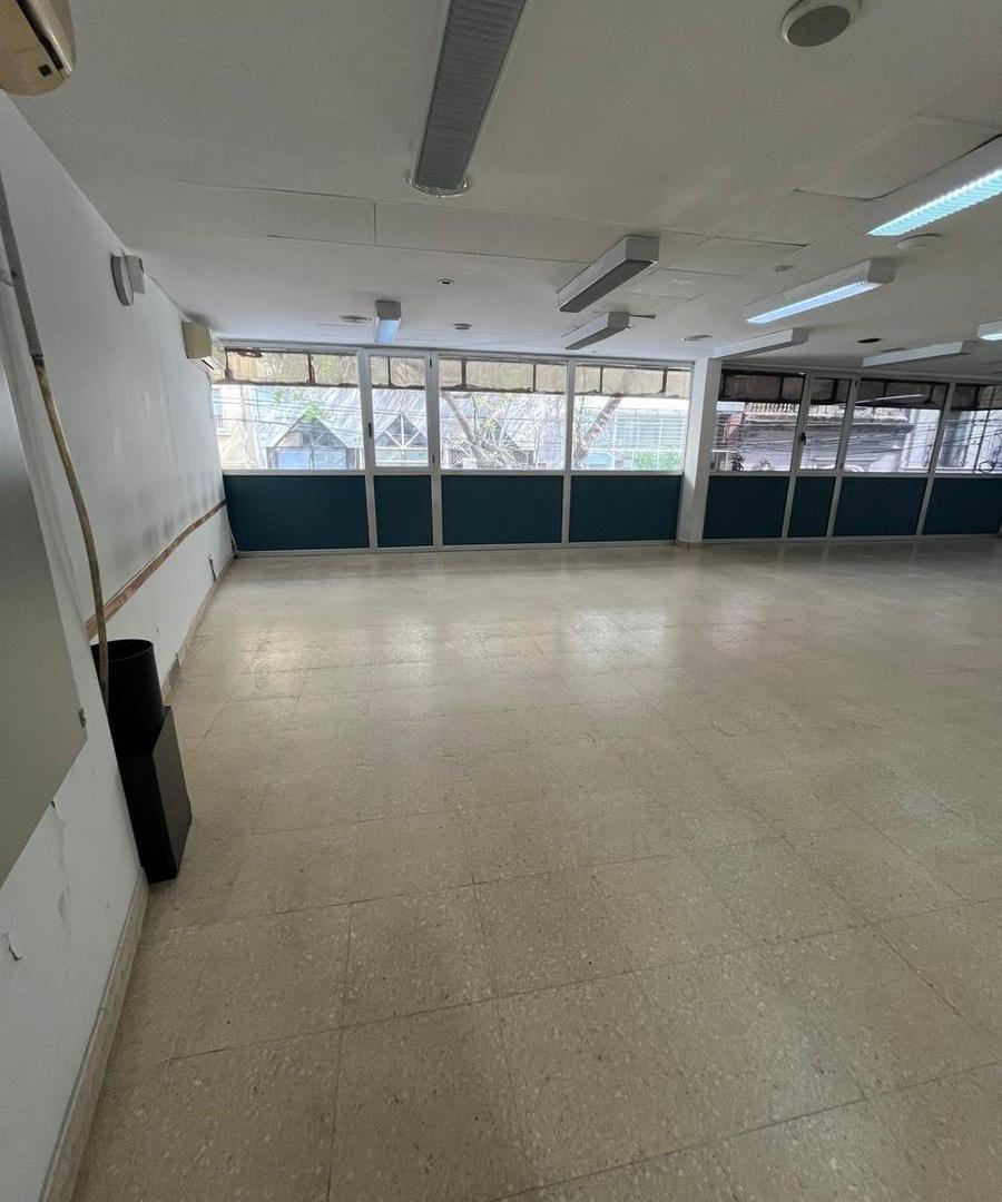 SE VENDE OFICINA DE 320 M2 EN BALVANERA