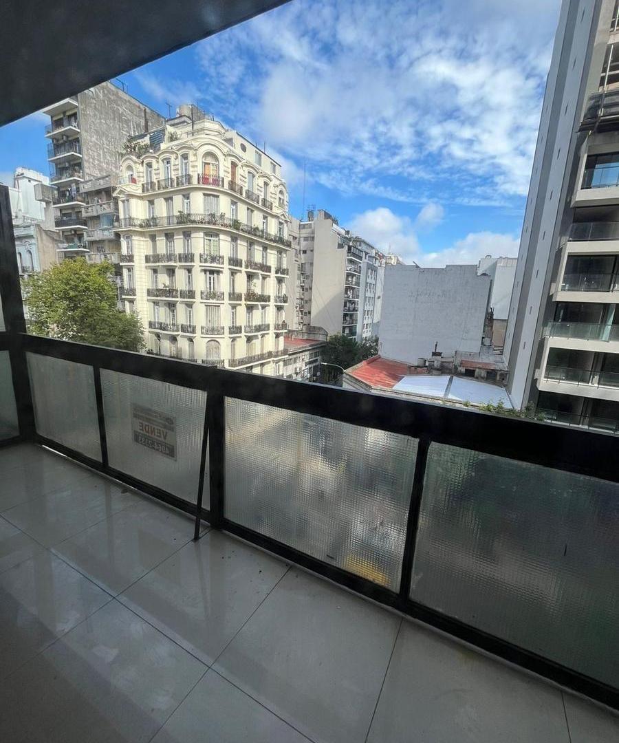 SE VENDE DPTO 4 AMB. CON BALCON AL FRENTE EN CONGRESO