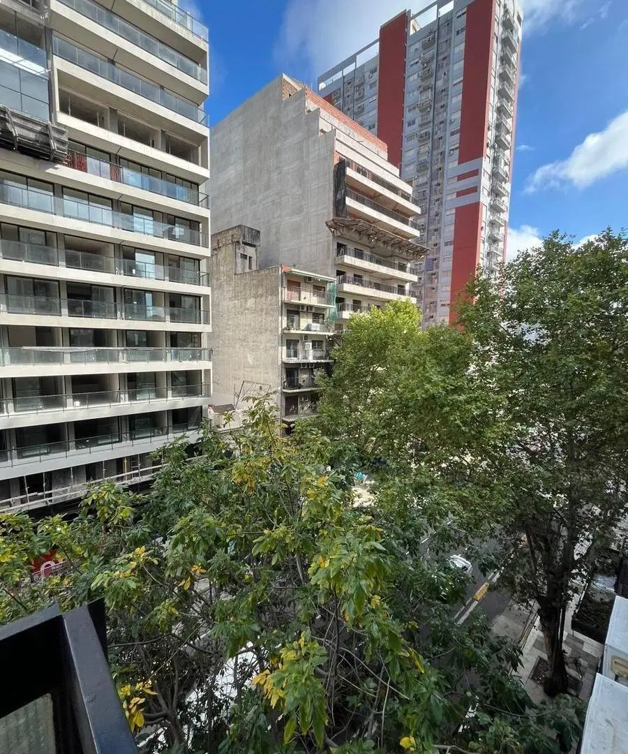 SE VENDE DPTO 4 AMB. CON BALCON AL FRENTE EN CONGRESO 4