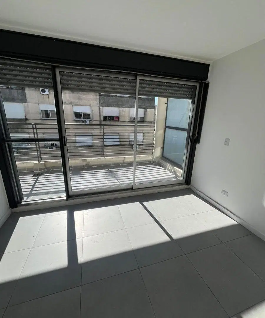 SE VENDE DPTO 3 AMB. CON COCHERA Y TERRAZA AL FRENTE 5