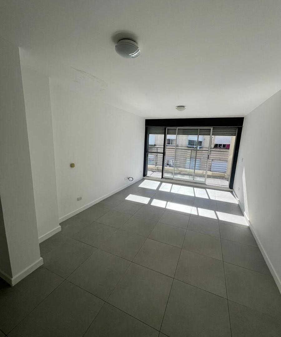 SE VENDE DPTO 3 AMB. CON COCHERA Y TERRAZA AL FRENTE