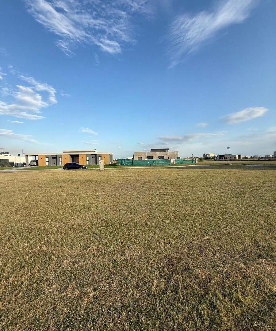 SE VENDE LOTE BARRIO SANTA CLARA AL SUR