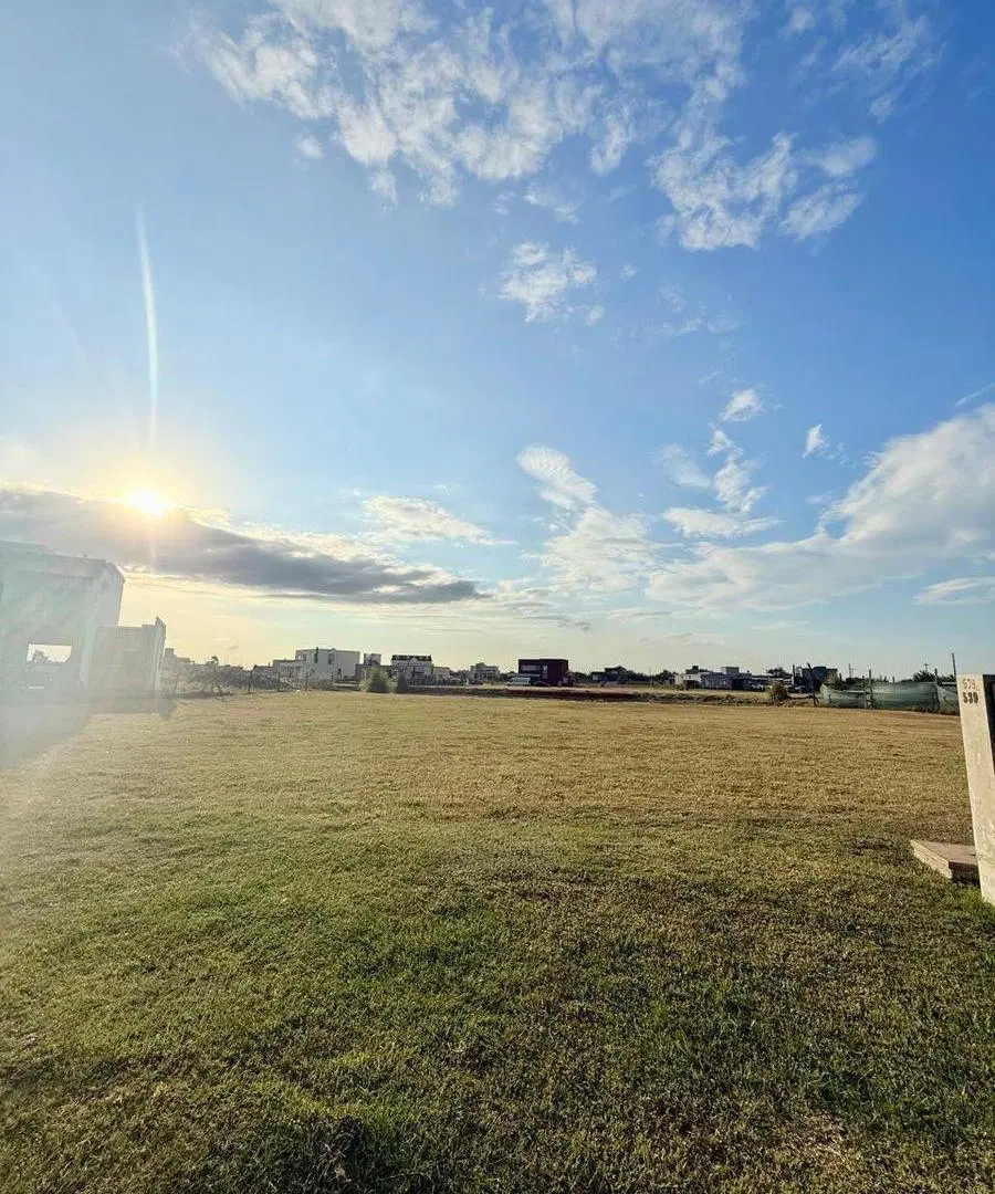SE VENDE LOTE BARRIO SANTA CLARA AL SUR 3