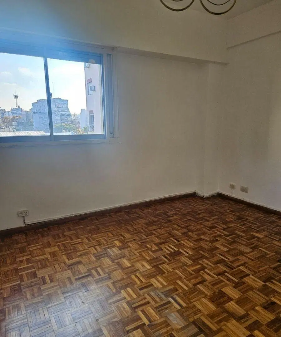 SE VENDE DPTO 3 AMB. CON COCHERA EN COLEGIALES 4