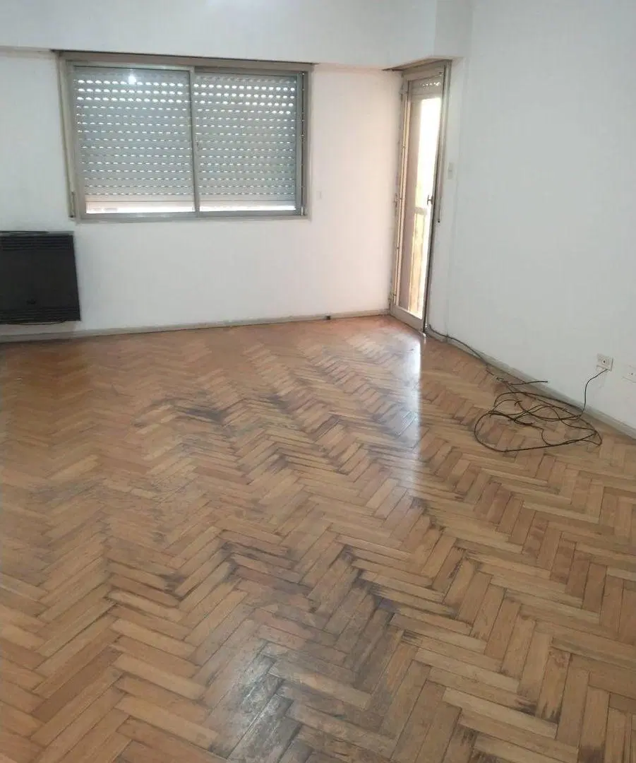 SE VENDE DPTO 4 AMB. AL FRENTE CON BALCON EN MONTE CASTRO 4