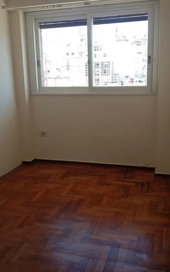 SE VENDE DPTO 4 AMB. AL FRENTE CON BALCON 2