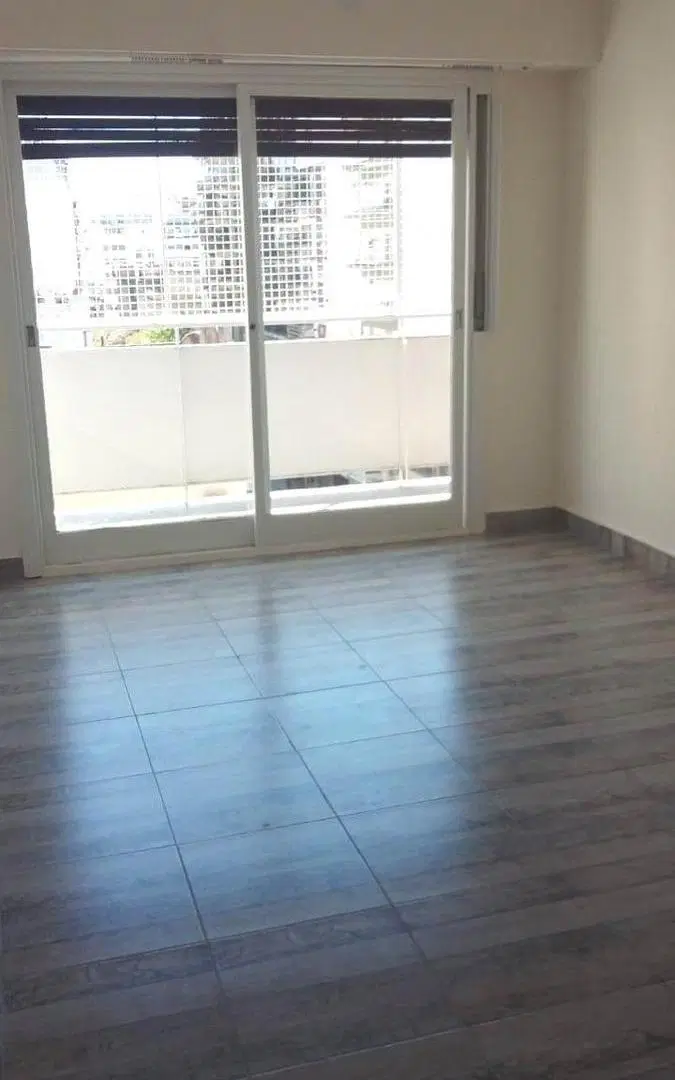 SE VENDE DPTO 4 AMB. AL FRENTE CON BALCON 3