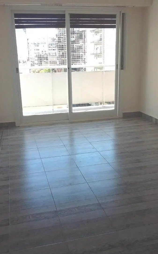 SE VENDE DPTO 4 AMB. AL FRENTE CON BALCON 1