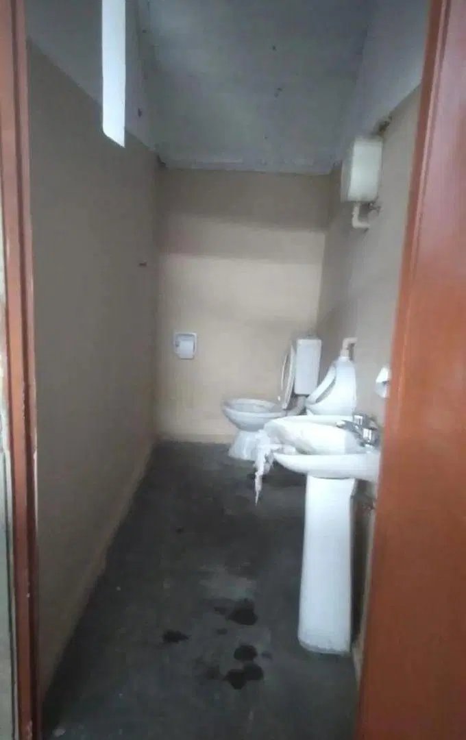 SE VENDE Galpón/Depósito + Dpto en planta alta. en LOMAS DEL MIRADOR 4