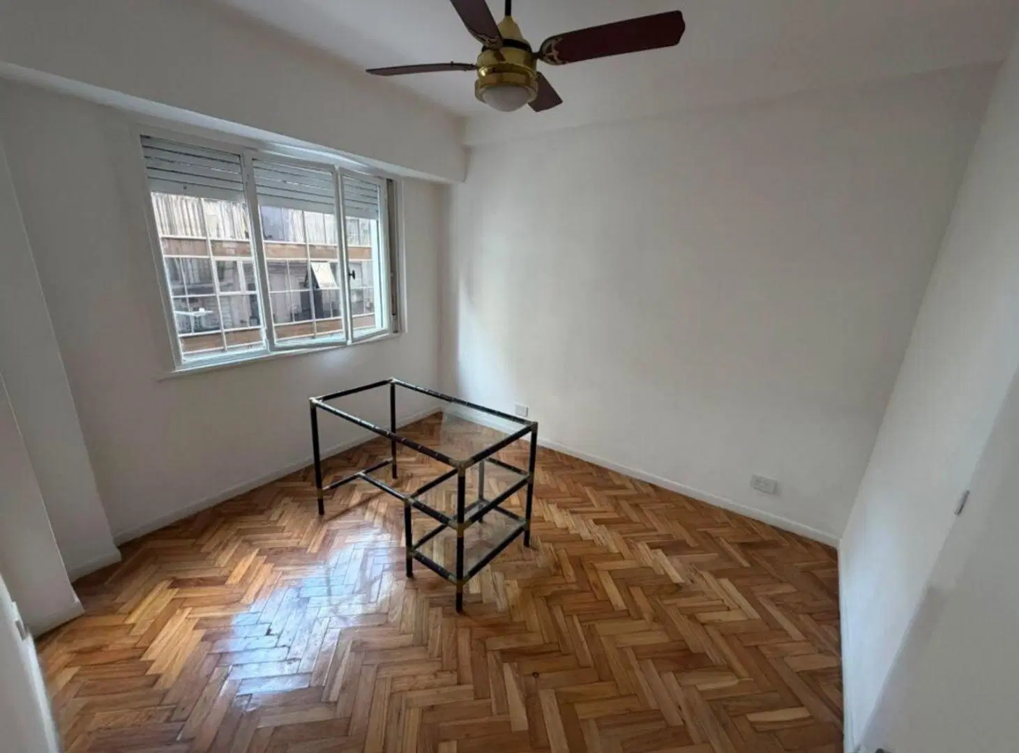 SE VENDE 3 AMB. CON BALCON AL FRENTE EN RECOLETA 5
