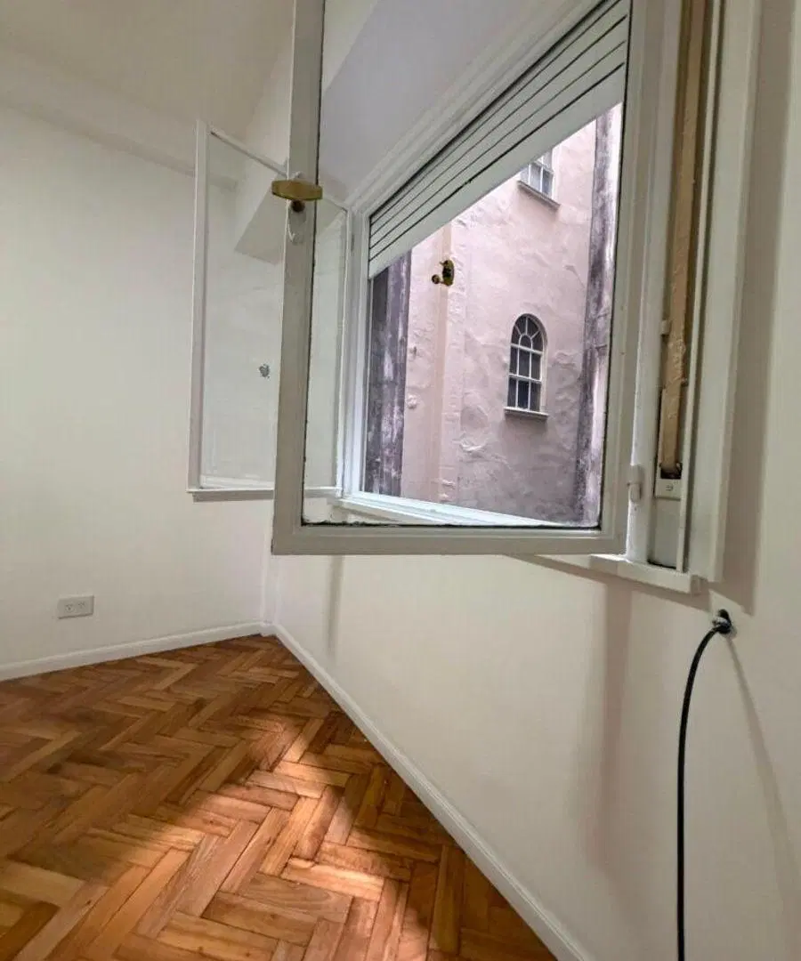 SE VENDE 3 AMB. CON BALCON AL FRENTE EN RECOLETA 2