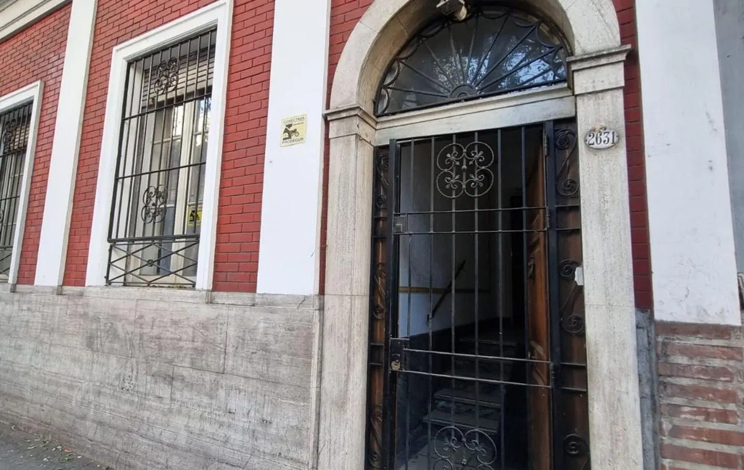 CASA CON TERRENO PROPIO EN BALVANERA 3