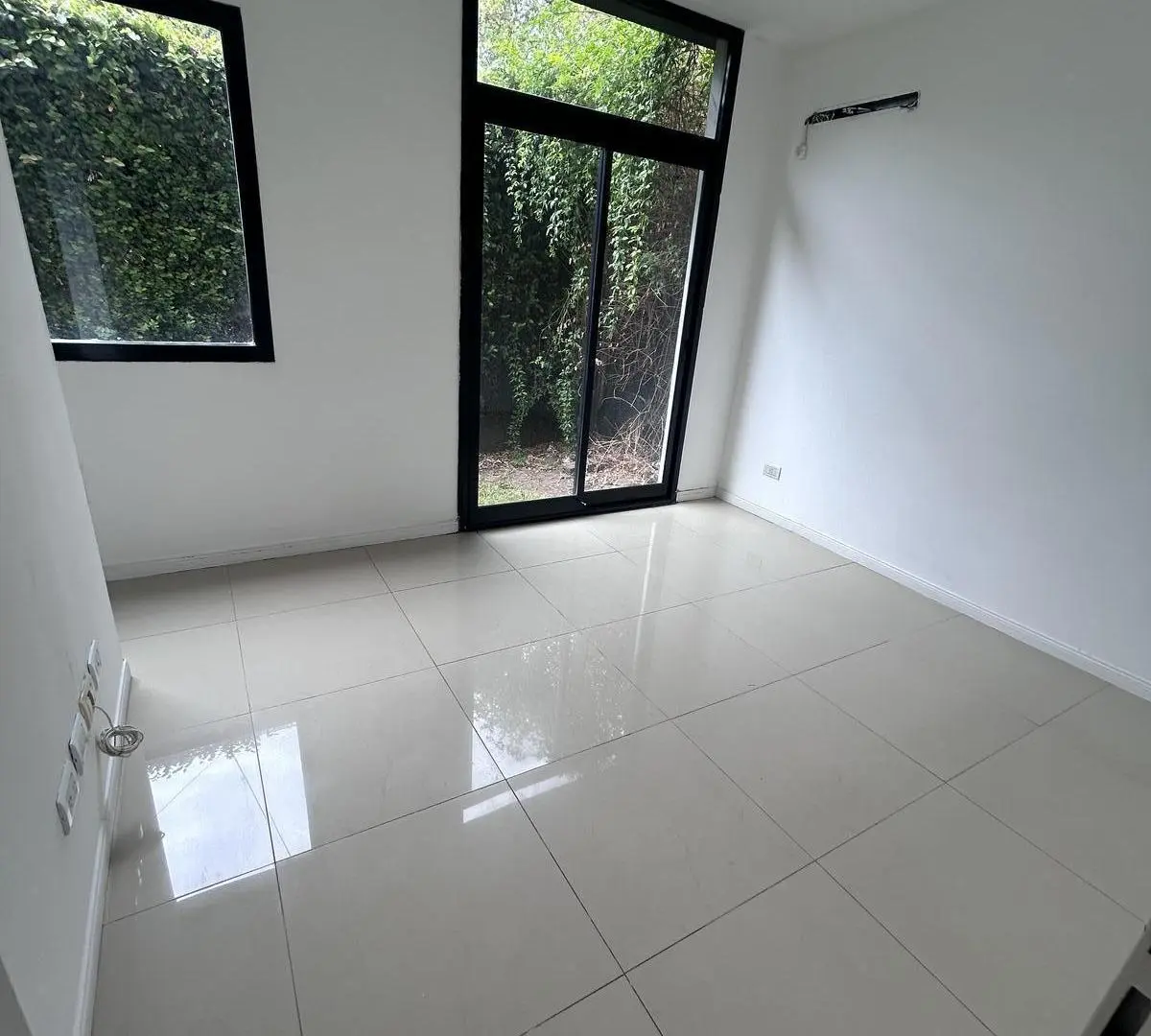 DEPARTAMENTO EN ALQUILER P.B. 4