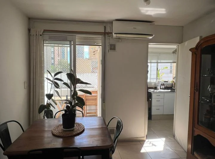 Se alquila depto un dormitorio en Complejo con patio, pileta y asadores. 1