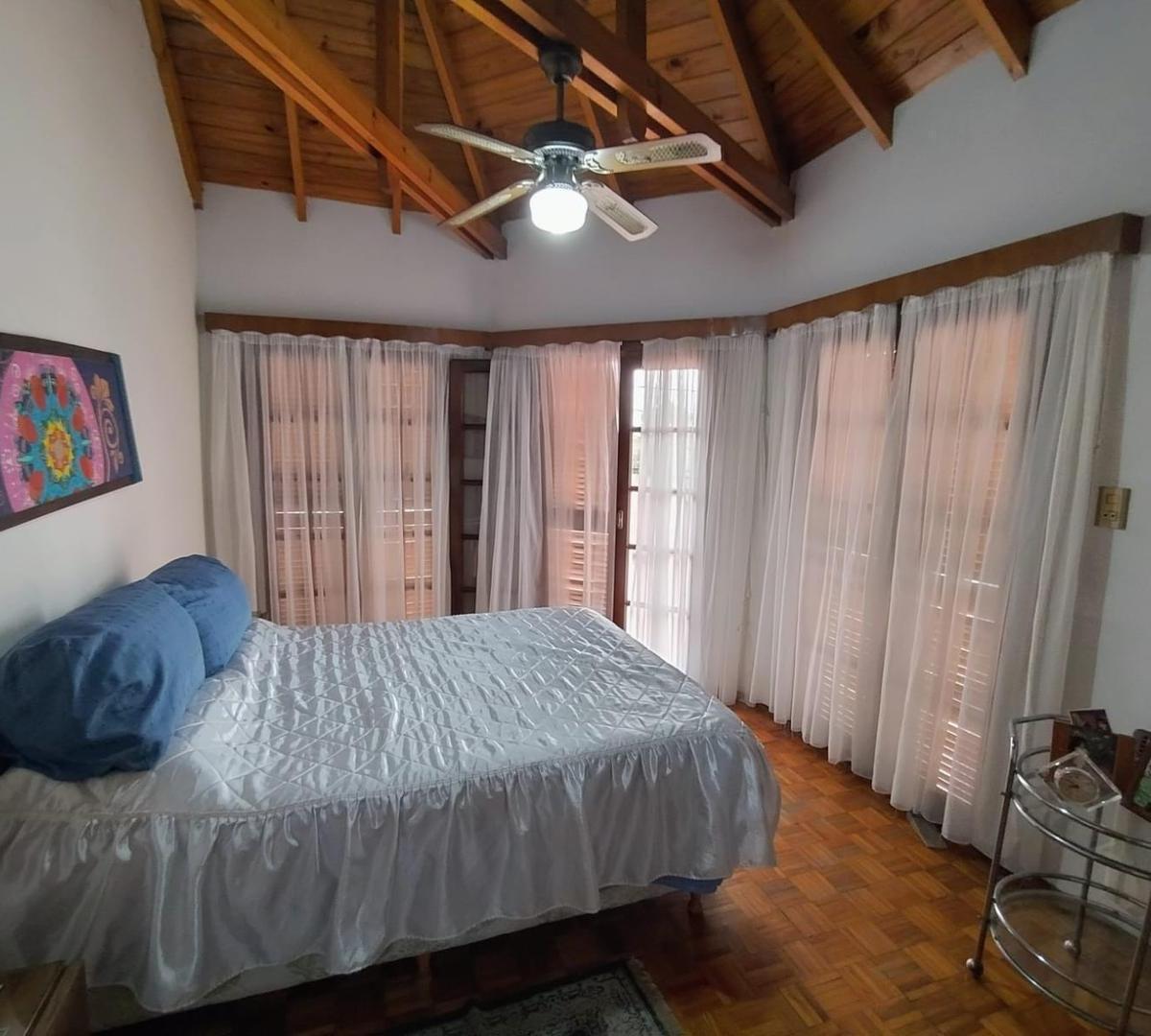 Venta Casa de 6 Amb/ Más Dos Locales, Cochera y Fondo Libre! 4
