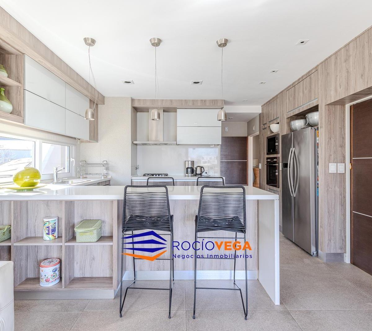 Venta de Casa en El Barrio El Canton Norte a Laguna 4