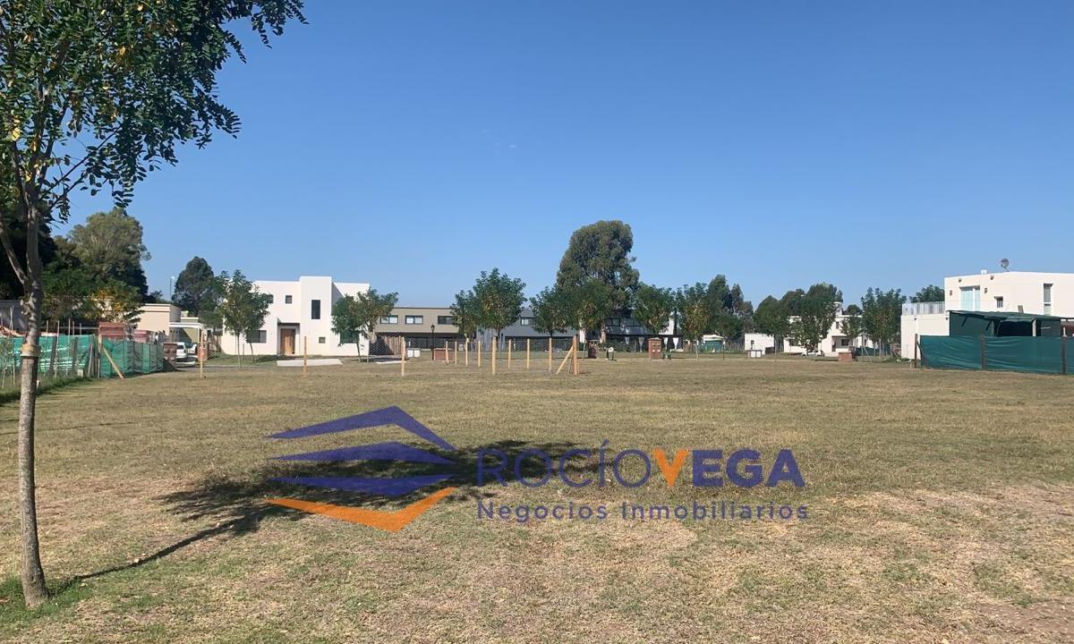 Lote en venta en el Barrio Santo Tomás, Pilar
