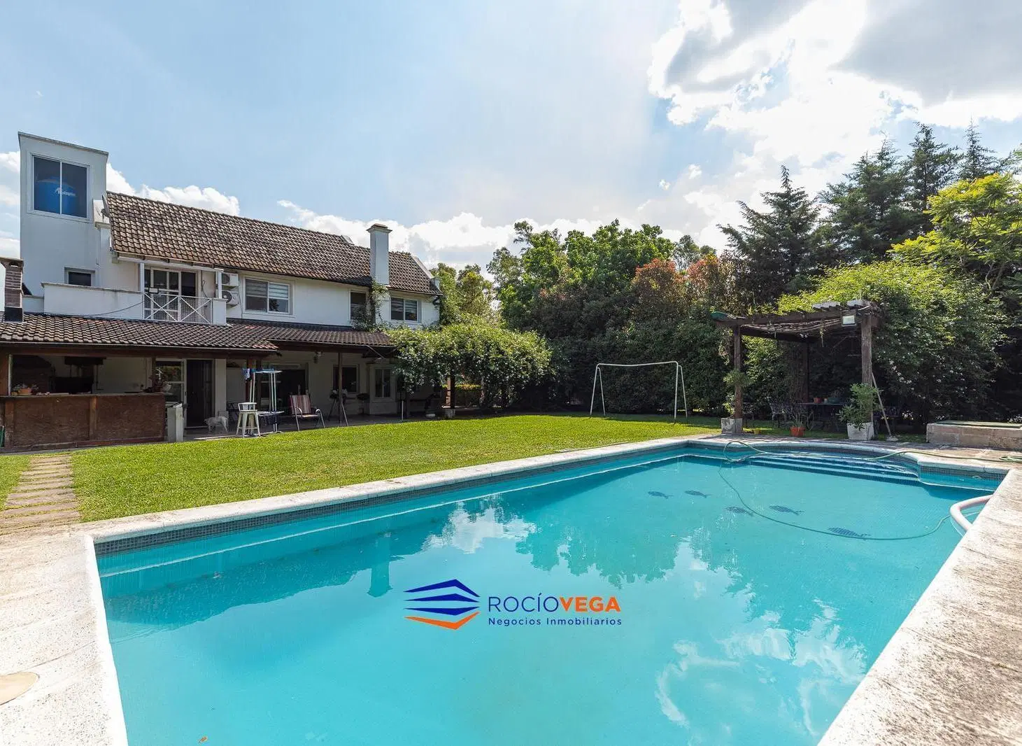 Casa a la venta y/o alquiler en Campos de Alvarez 1