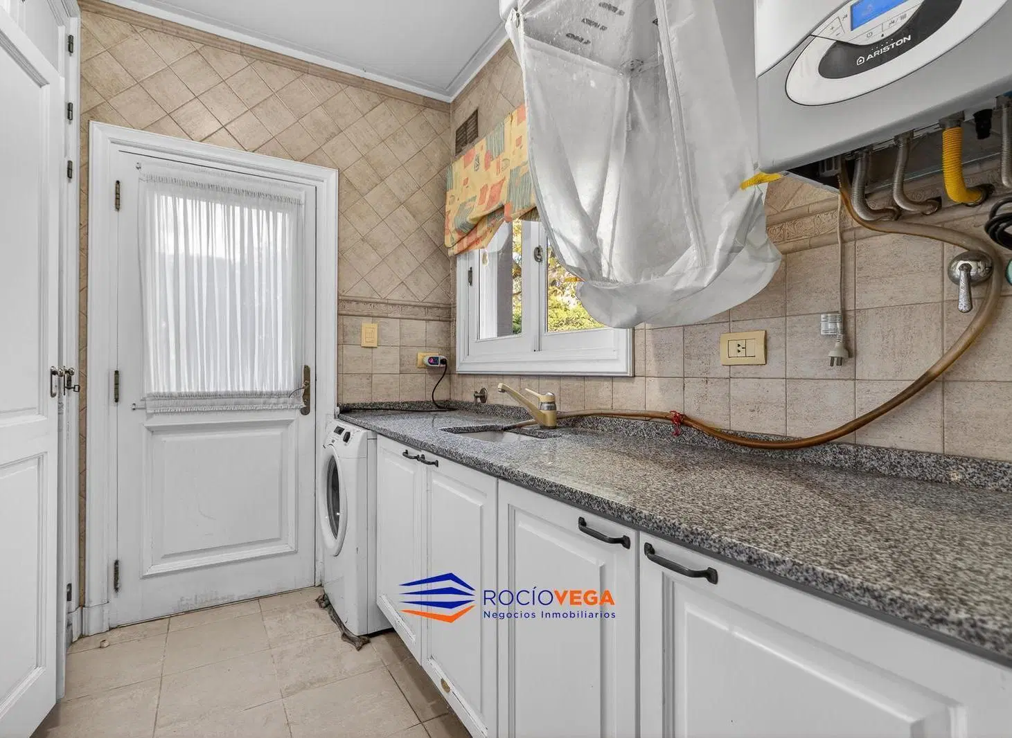 Casa a la Venta en el Casco de Moreno 8