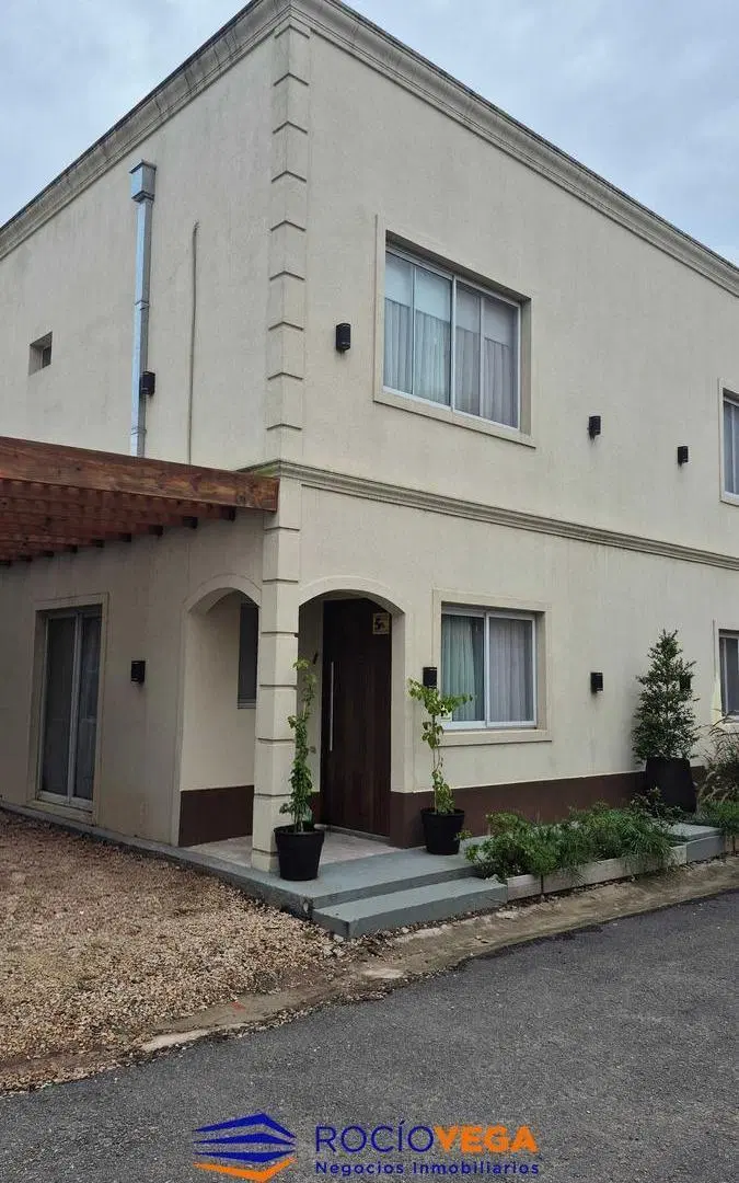 Casa en venta en Pilar 4