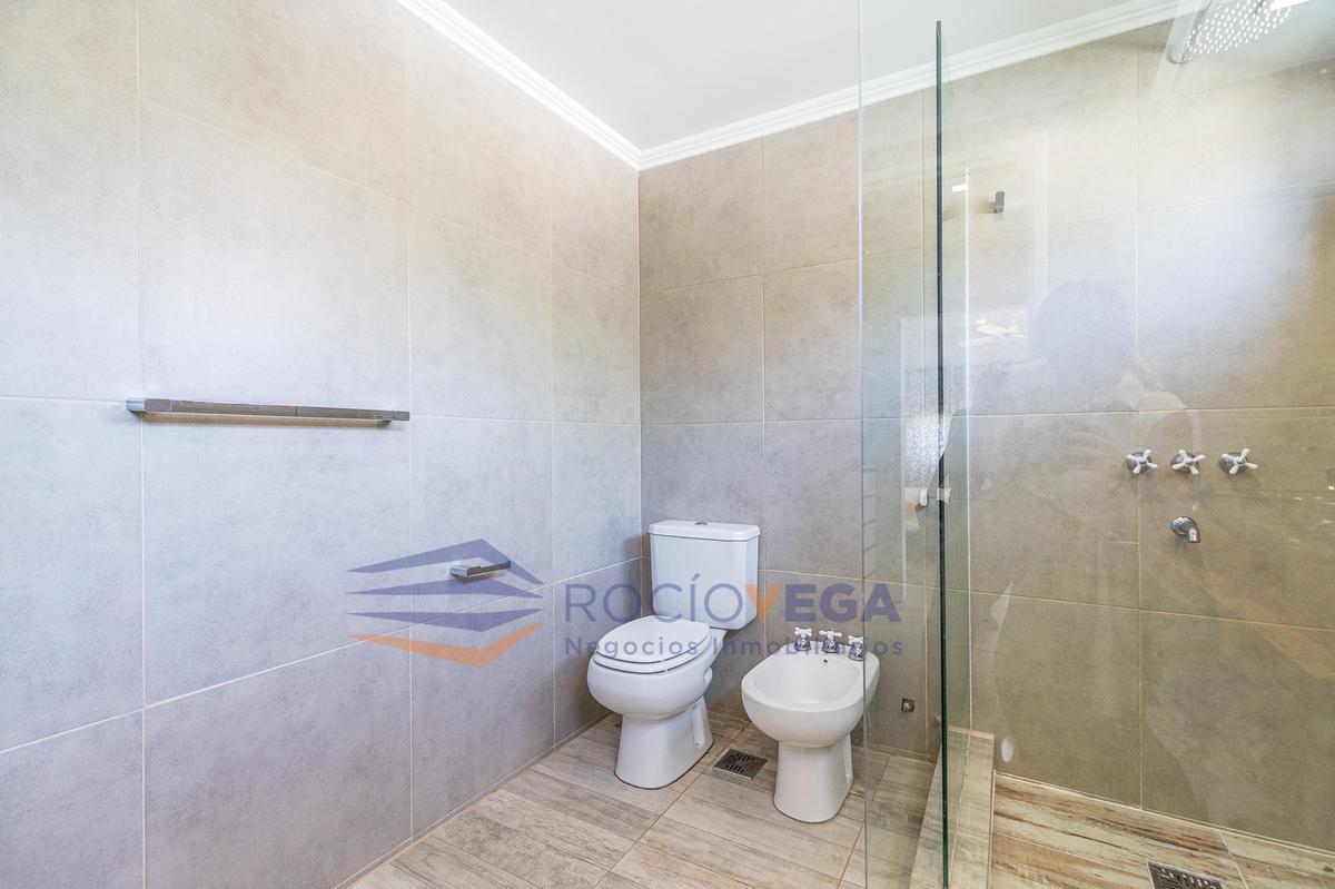 Foto de Casa en venta sobre dos lotes en San Diego Country Club Moreno, imagen 5