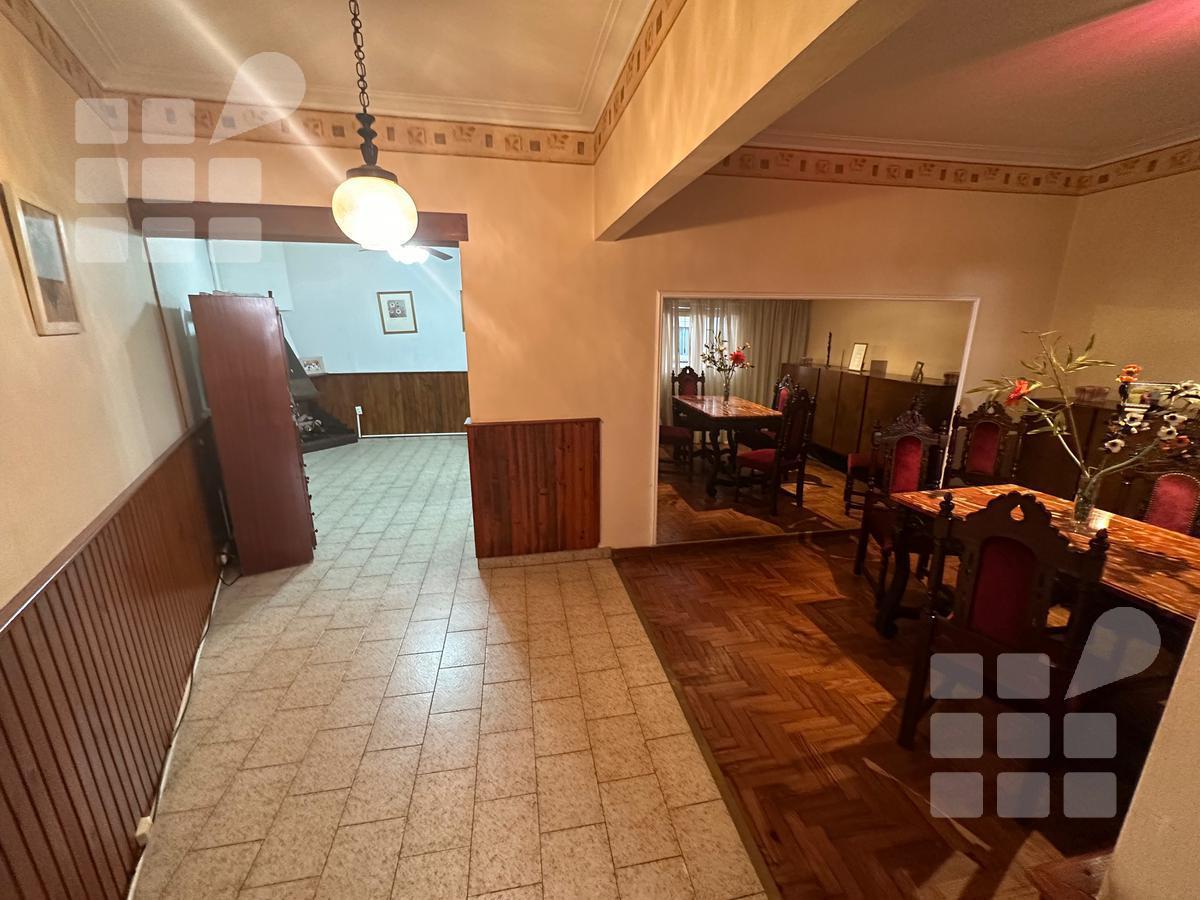 Casa y Dos Locales en La Plata 2
