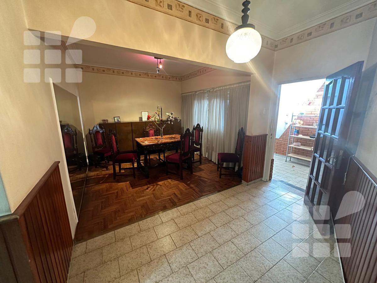 Casa y Dos Locales en La Plata 4