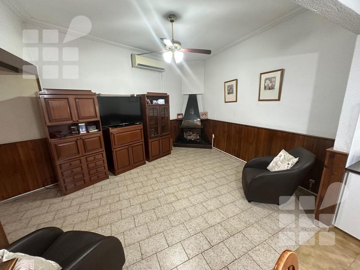 Casa y Dos Locales en La Plata 5
