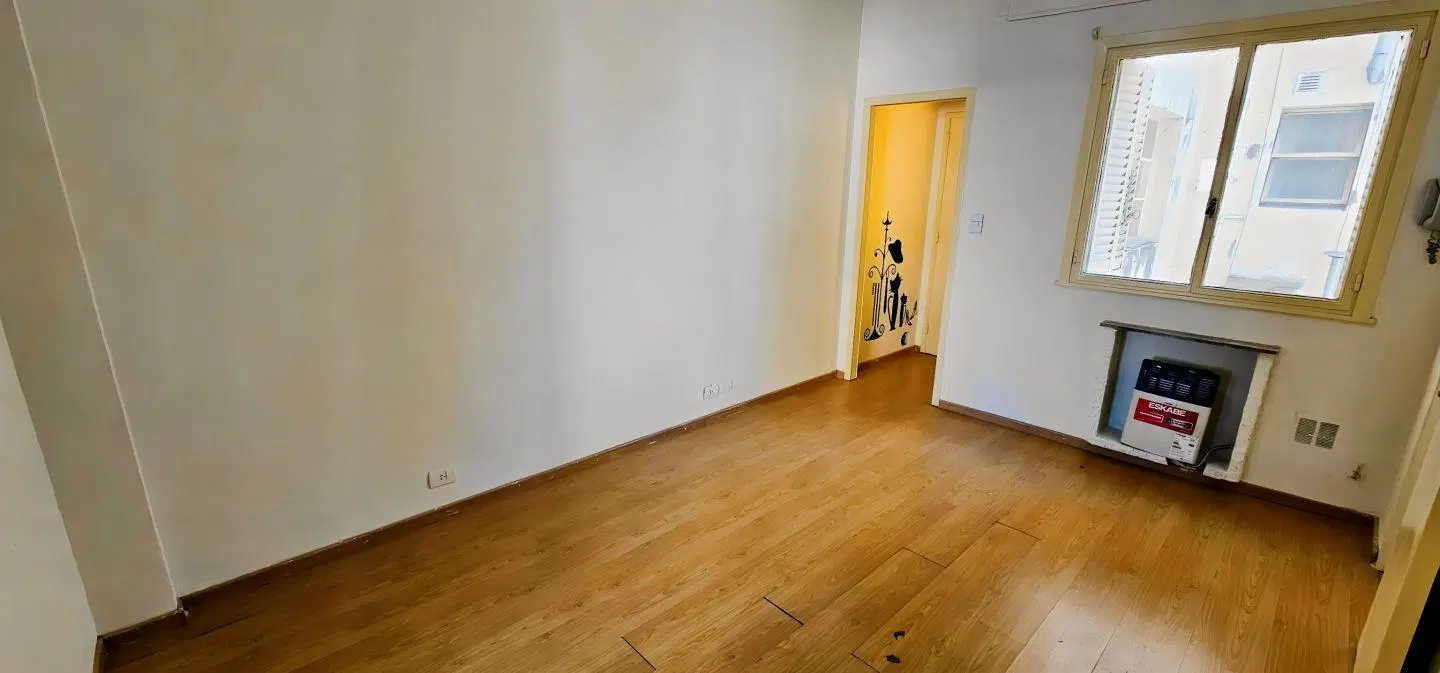 Luz, jardín y ubicación ideal: 2 amb. en Balvanera 5