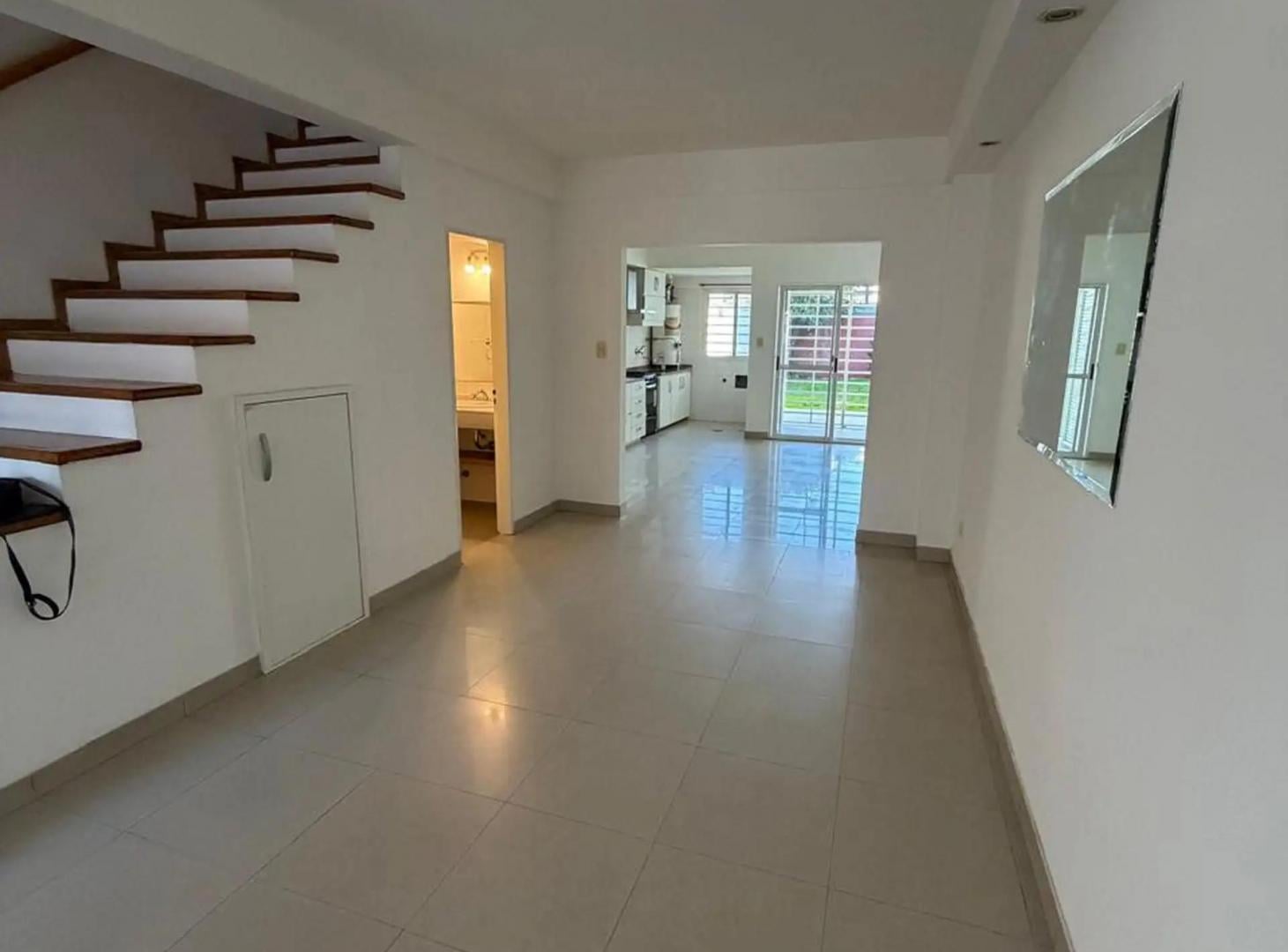 Foto de Dúplex de 5 ambientes en alquiler - Villa Adelina, imagen 1