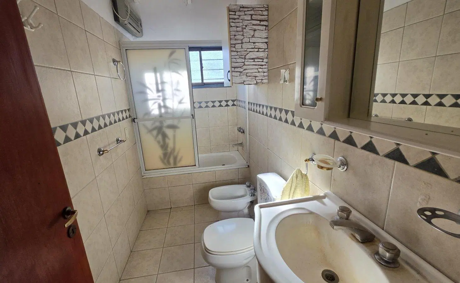 CASA AMPLIA EN ALQUILER EN ITUZAINGO 5