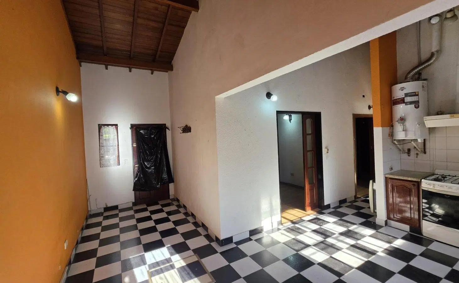 CASA AMPLIA EN ALQUILER EN ITUZAINGO 3