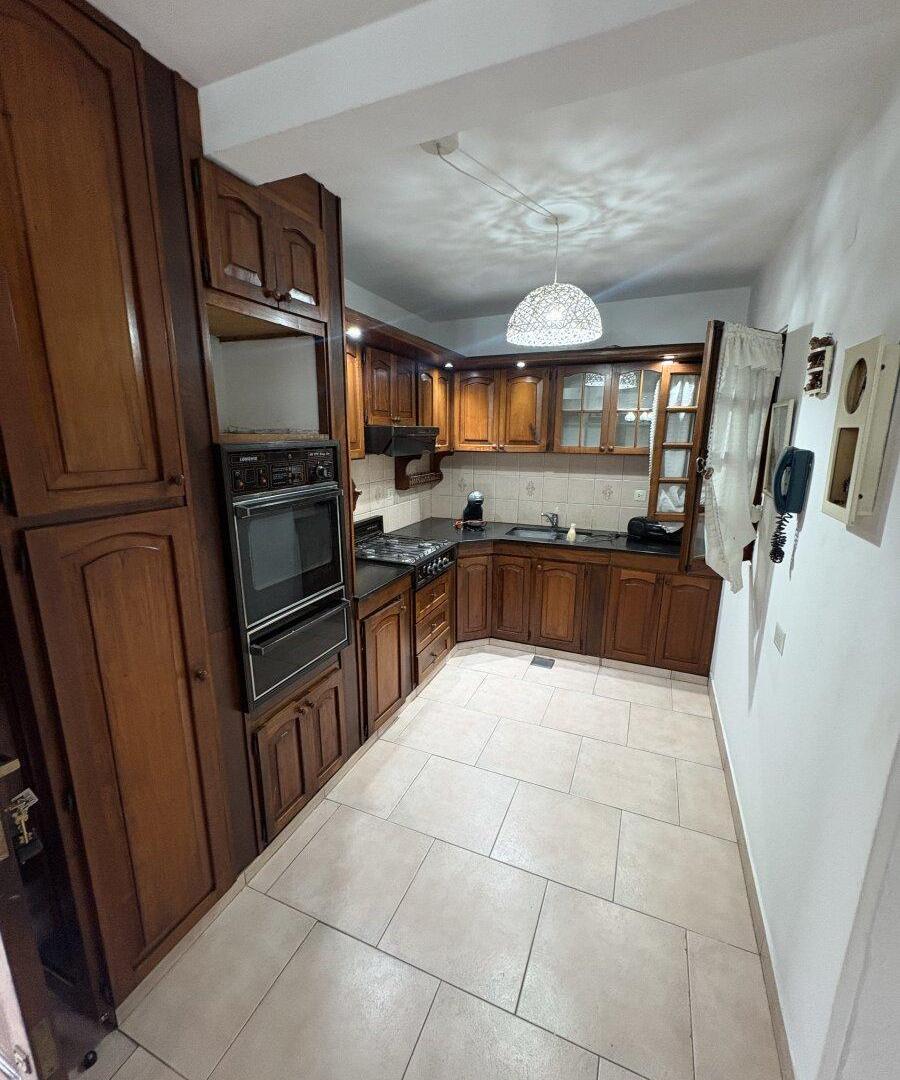Foto de CASA EN VENTA CON PISCINA, QUINCHO Y GRAN PARQUE, imagen 4