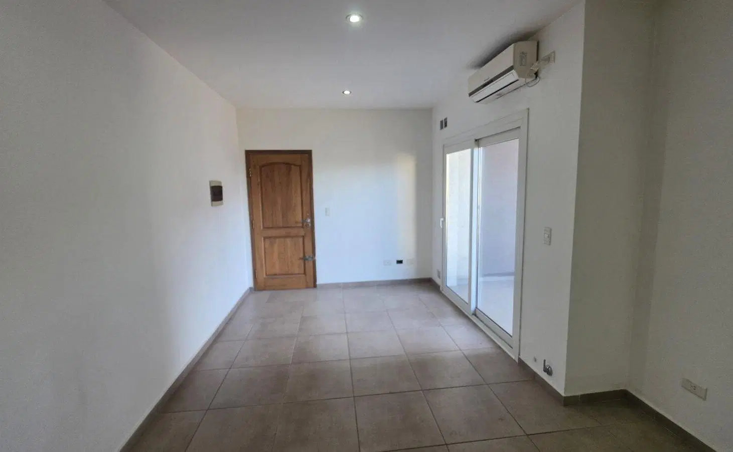 INCRIBLE DEPARTAMENTO A LA VENTA EN EL CENTRO DE MERLO CON 2 DORMITORIOS Y COCHERA 4