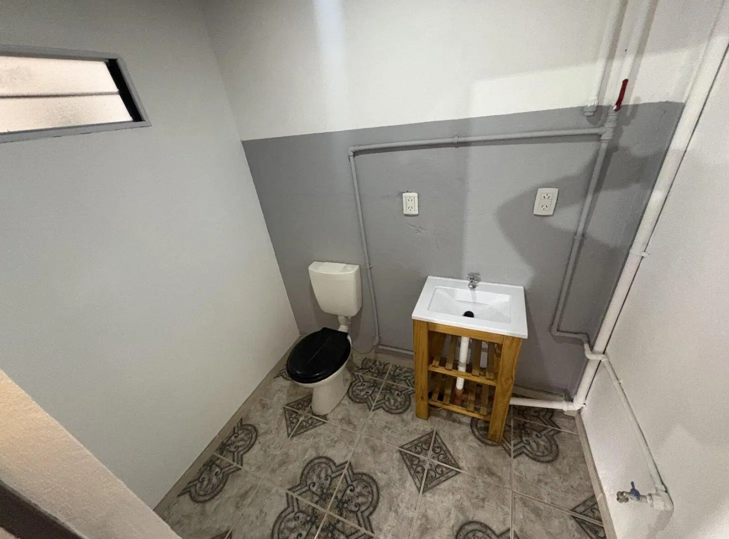 LOCAL EN ALQUILER EN LIBERTAD A MTS DE LA 1003 80M2 2