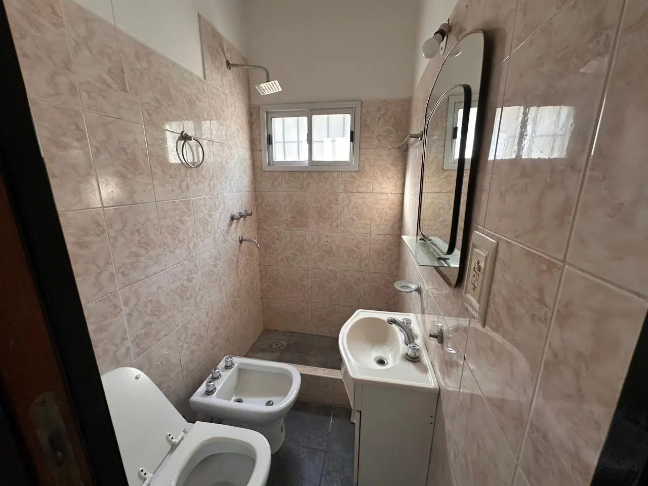 Amplio PH de 3 Ambientes en Merlo 5